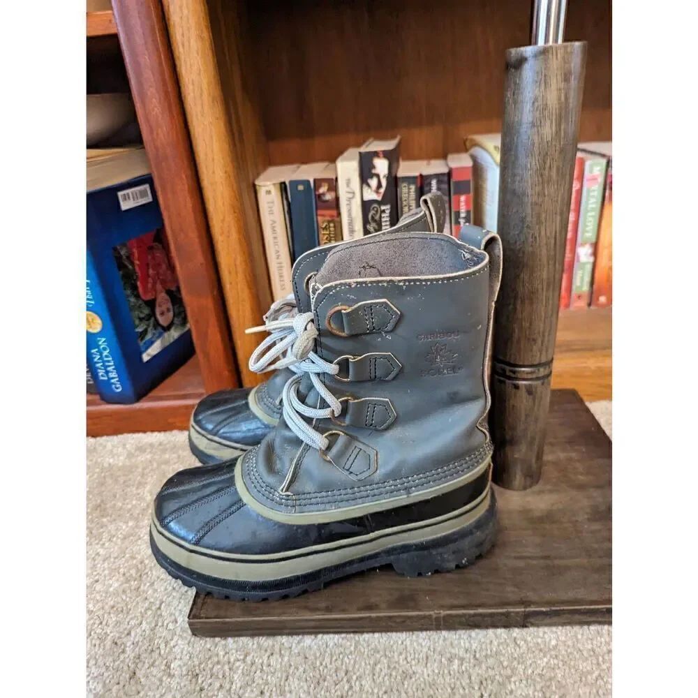 Sorel caribou grey leather and rubber boots sz 7